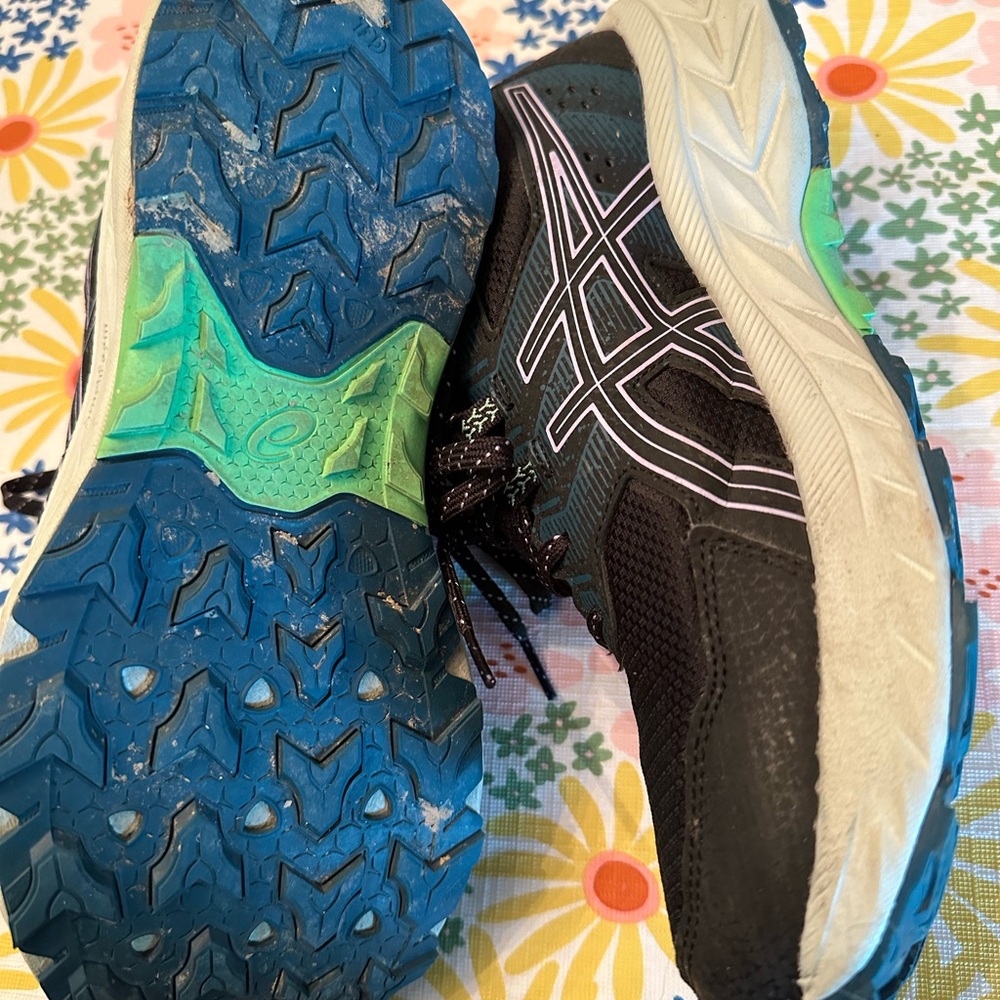 ASICS - Picture 3 of 4